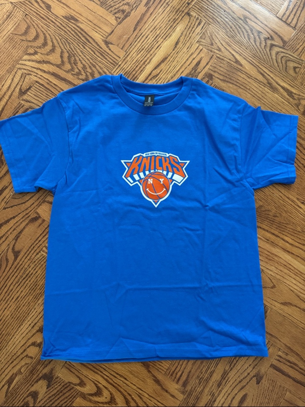 Boys kids NY Knicks basketball shirt smiley face medium size 8-10y
